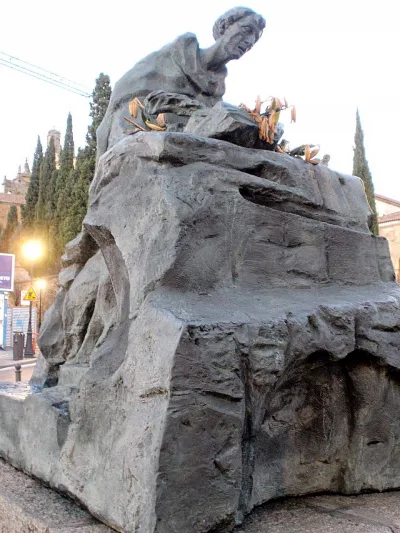 Monumento a São João da Cruz em Salamanca