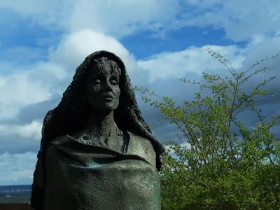Estátua de Santa Hildegarda em Eibingen