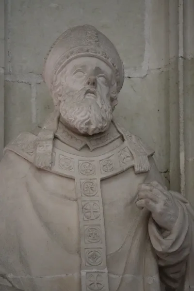 Estátua de São Clair na ante-nave da catedral de Nantes