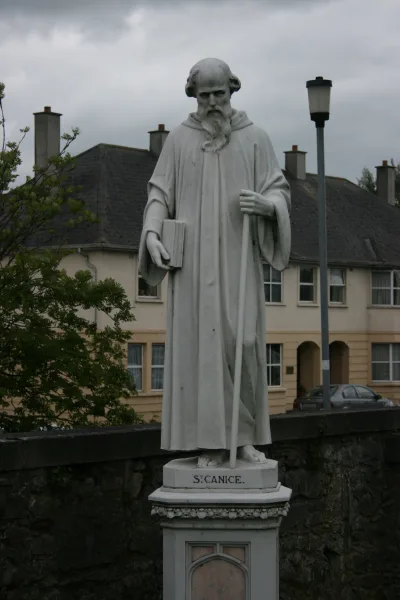 Estátua de São Cánico em Kilkenny