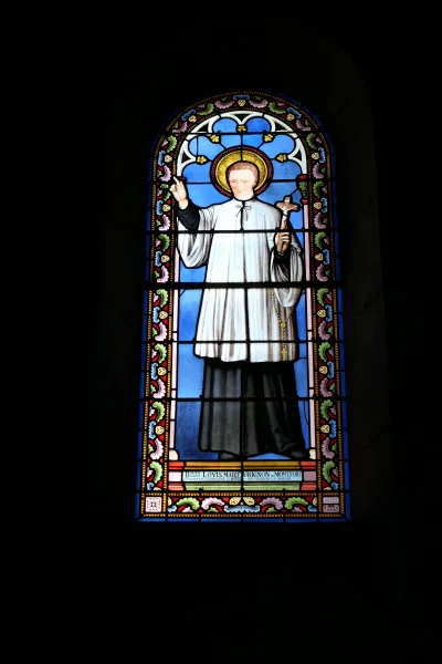 Vitral de São Luís de Montfort — Igreja Saint-Marceau, Orléans