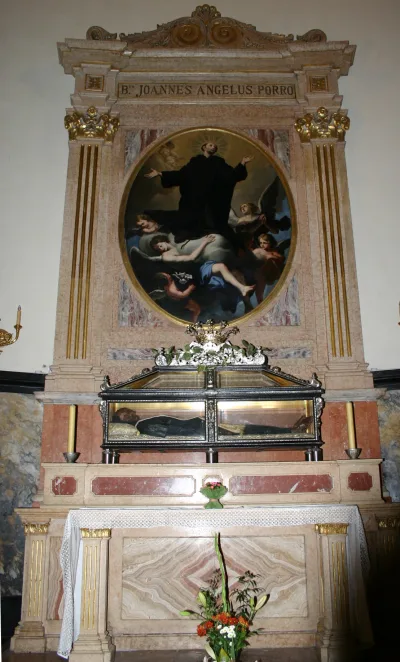 Altar-relicario do beato em San Carlo al Corso, Milao