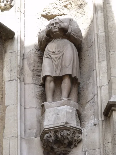 Estátua de São Mítrio (Catedral de Aix)