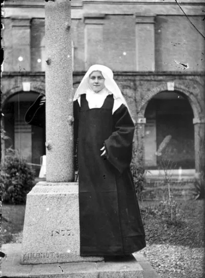 Santa Teresinha em hábito carmelita