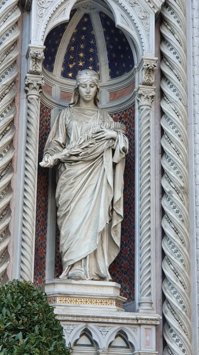 Estátua de Santa Reparata (portal de Santa Maria del Fiore, Florença)